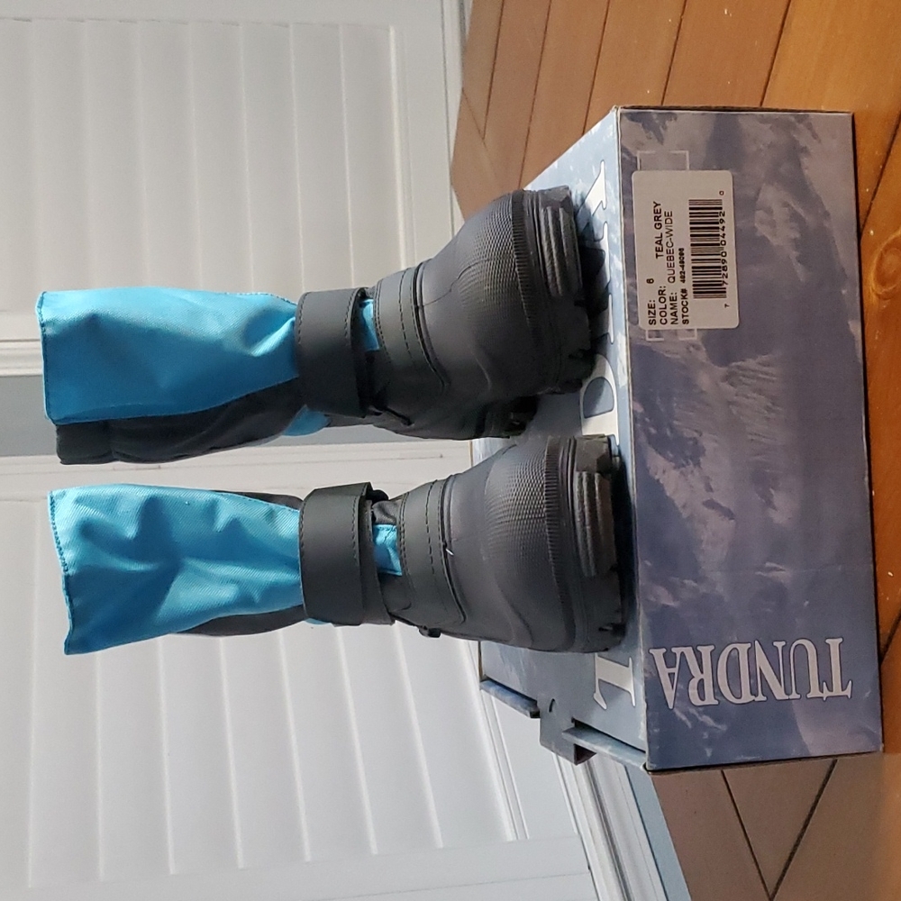 Women's/girl's Size 6 Tundra Winter Boots. Teal and gray.